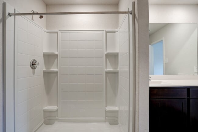 Building Photo - "Charming 3-Bedroom Oasis on Roanwood Drive with 2 Full Baths – Your Spacious Retreat Awaits in S...