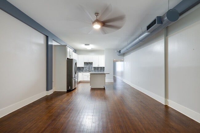 Building Photo - 1 bedroom, 1 bath updated condo in downtow...