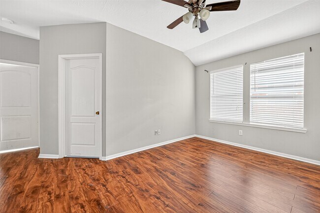 Building Photo - 5615 Brookhollow Oaks Trail