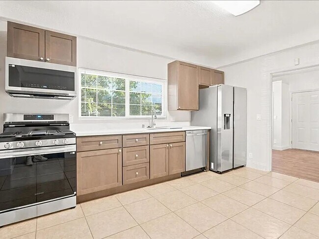 Building Photo - 3123 San Rafael Ct