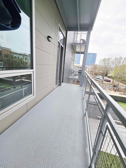 Building Photo - 1100 W Adams St