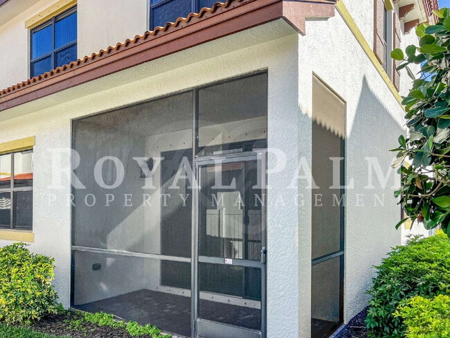 Building Photo - Big on Space, Smart on Layout — 3 bedroom 2.5 bath corner END UNIT pet-friendly townhouse!