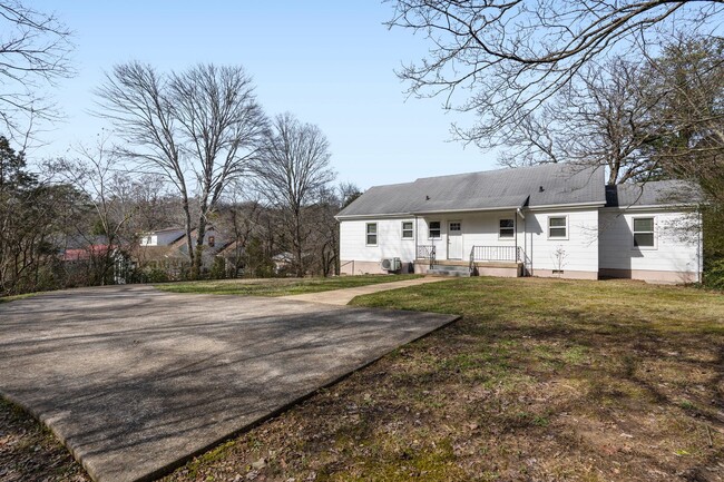 Building Photo - Red Bank Renovated Bungalow!