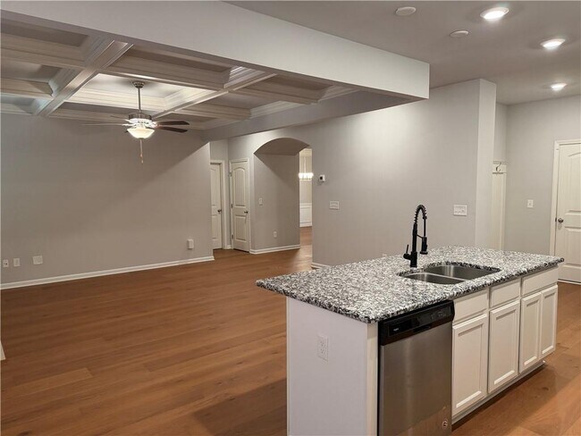 Building Photo - 7811 Silk Tree Pointe