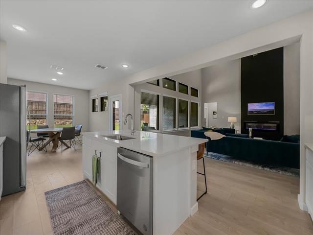 Building Photo - 413 Coyote Creek Dr