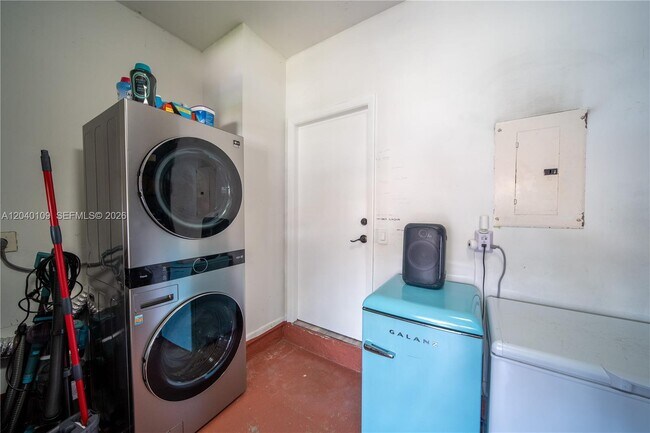 Building Photo - 754 NW 154th Ave