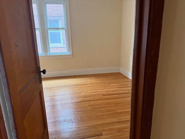 Building Photo - 961 Nottingham Rd