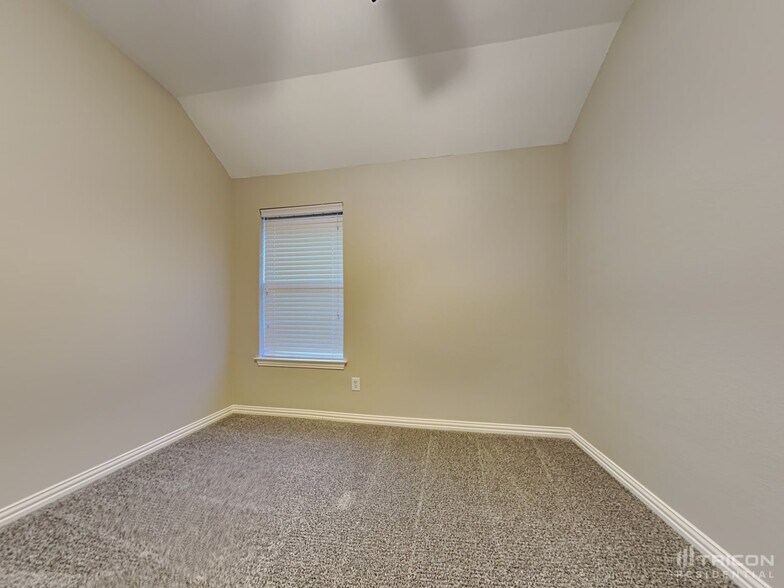 Building Photo - 2413 Castle Creek Dr