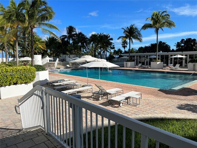 Building Photo - 10275 Collins Ave