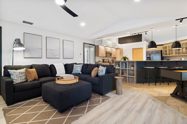 Building Photo - 6 Clinton Ct N