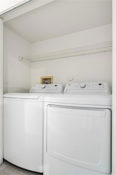 Building Photo - 21024 NE 34th Ct