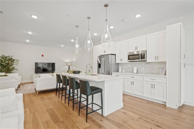 Building Photo - 600 3rd Ave S