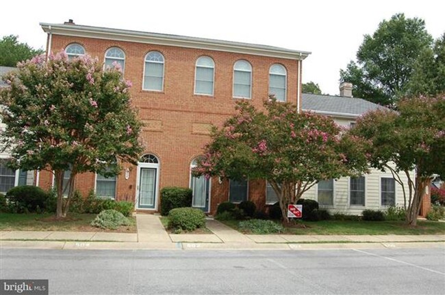 Primary Photo - Beautiful Townhouse in La Plata!