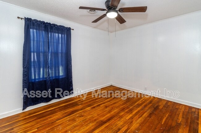 Building Photo - 817 Ridgeview Dr