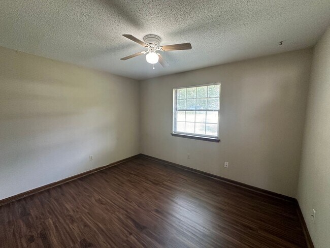 Building Photo - 2072 Pats Place