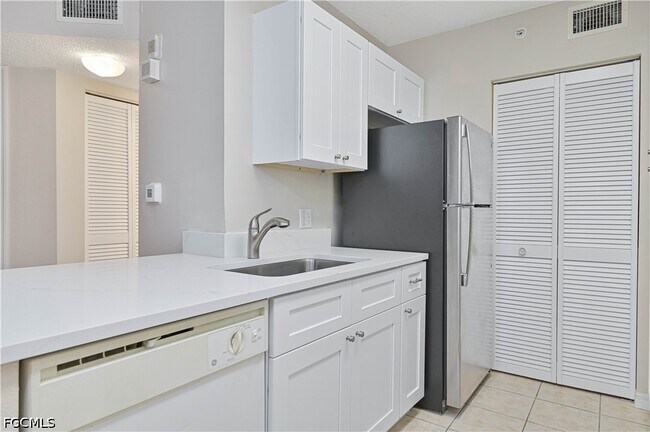 Building Photo - 8920 Colonnades Ct E