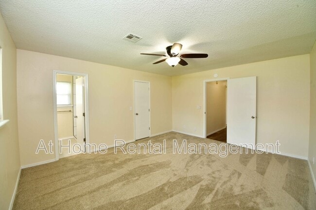 Building Photo - 401 N Fir Pl