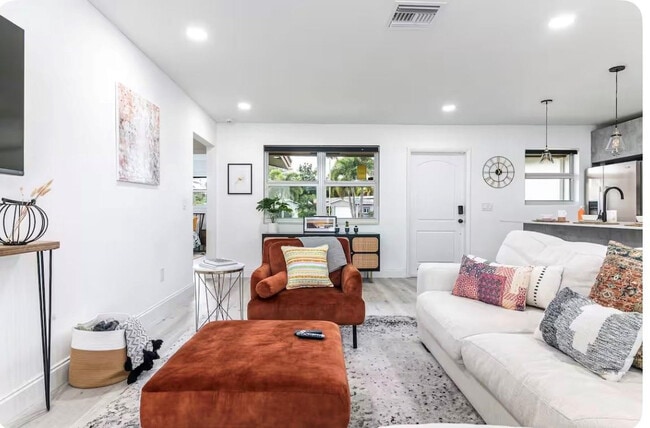 Building Photo - 2648 NW 9th Ln