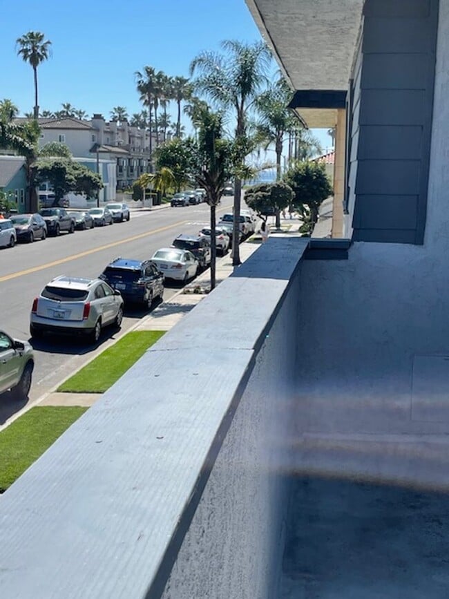 Building Photo - Spacious 2 Bedroom Unit in Huntington Beach