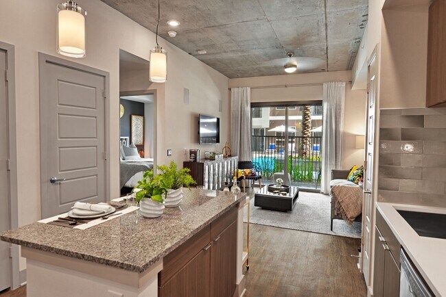 Building Photo - Walkable Living in Montrose - 1 Month Free!