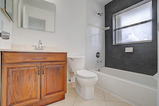 Building Photo - 3214 Coral Ridge Dr