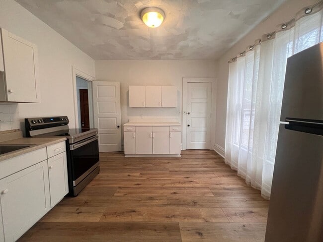 Building Photo - 857 Fairmount St SE