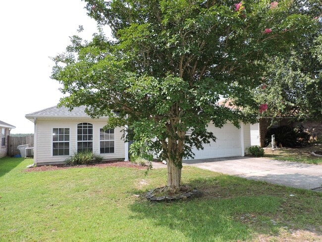 Building Photo - Easy access to Whiting Field & Pensacola!