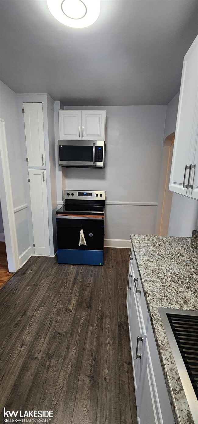 Building Photo - 914 Beaconsfield Ave