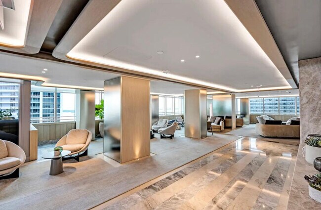 Building Photo - 1395 Brickell Ave