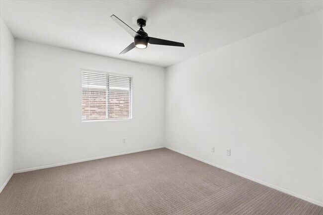 Building Photo - 6105 Back Bay Ln