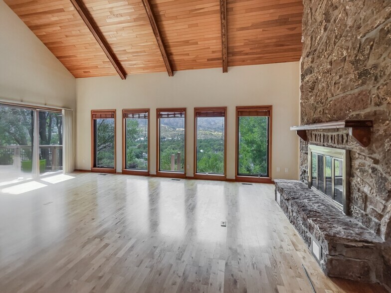 Building Photo - 450 Mesa Vista Ct