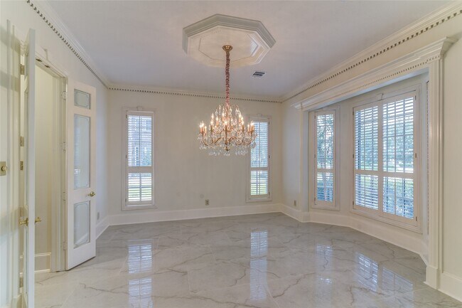 Building Photo - 90 Heathrow Ln