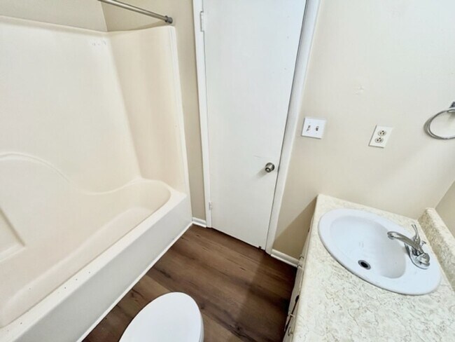 Building Photo - THREE BEDROOM/TWO BATH SOUTH HUNTSVILLE!