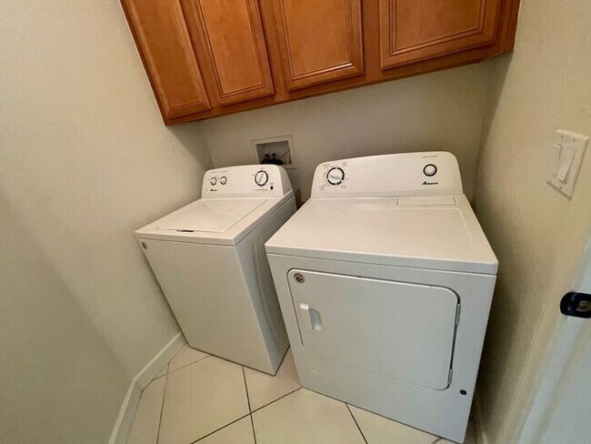 Building Photo - Carry Over Showing: This property has been shown before and will be rented to the first most qual...