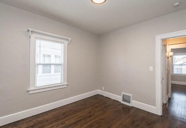 Building Photo - 1022 Goold St