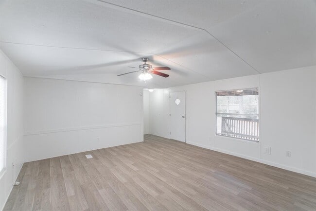 Building Photo - 9140 Sharyn Dr