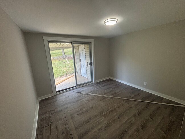 Building Photo - Newly remodeled house with a great city view!