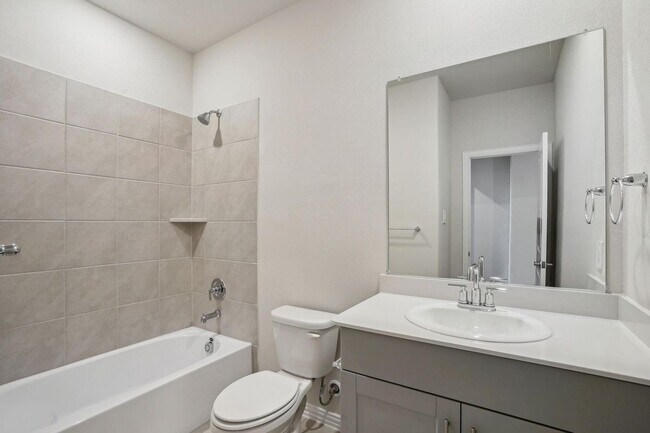 Building Photo - 115 Greenbriar Dr