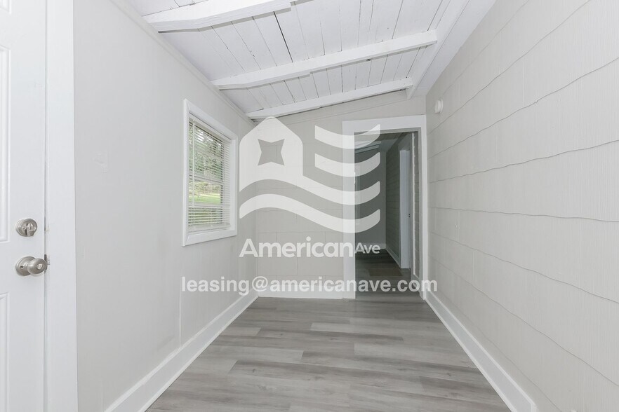 Building Photo - 5223 Thomason Ave