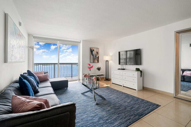 Building Photo - 1200 Brickell Bay Dr