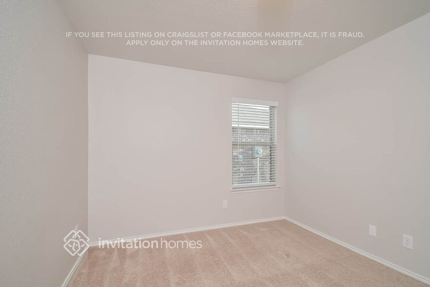 Building Photo - 1790 Alamandine Ave