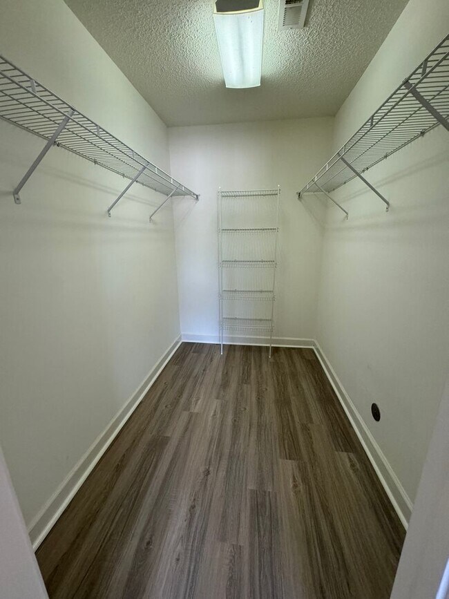 Building Photo - 129 Clusters Cir