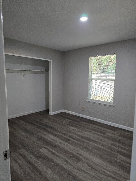 Building Photo - 4216 Malone Ave