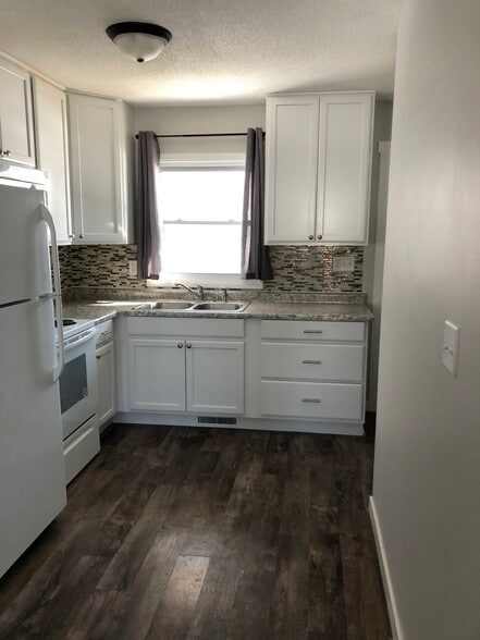 Building Photo - 202 16th Ave N