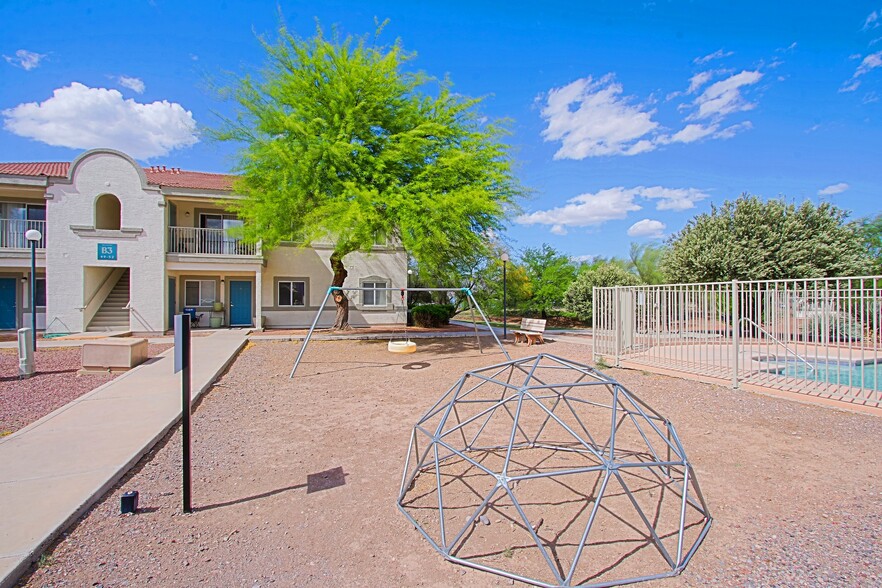 Building Photo - Madrean Vista