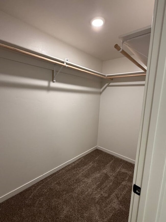 Building Photo - 504 S 5th St