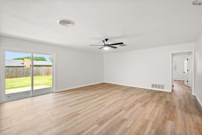 Building Photo - 5 Chanute Cir