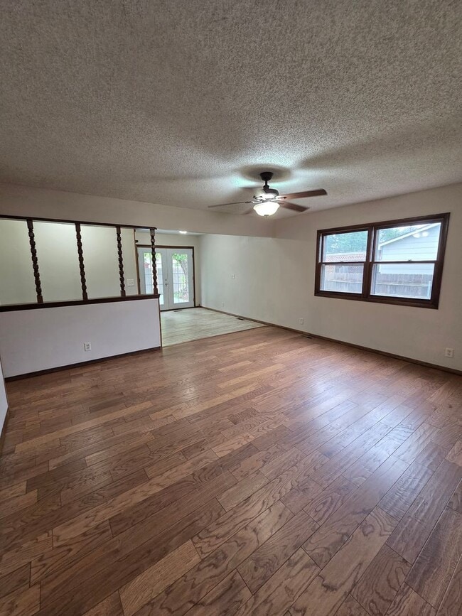 Building Photo - 3009 S Gordon Ave