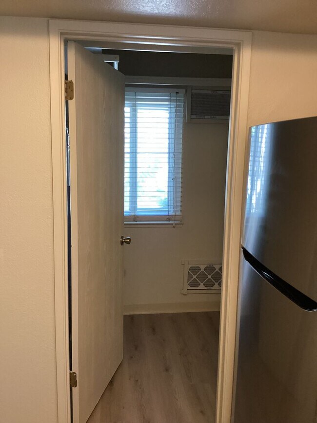 Building Photo - ONLY $1,350.00 PER MONTH - DON'T MISS OUT ON THIS CUTE GROUND FLOOR -2 BEDROOM/1BATH CONDO IN GAT...