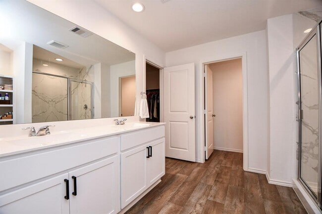 Building Photo - 3008 Bur Lndg Ln